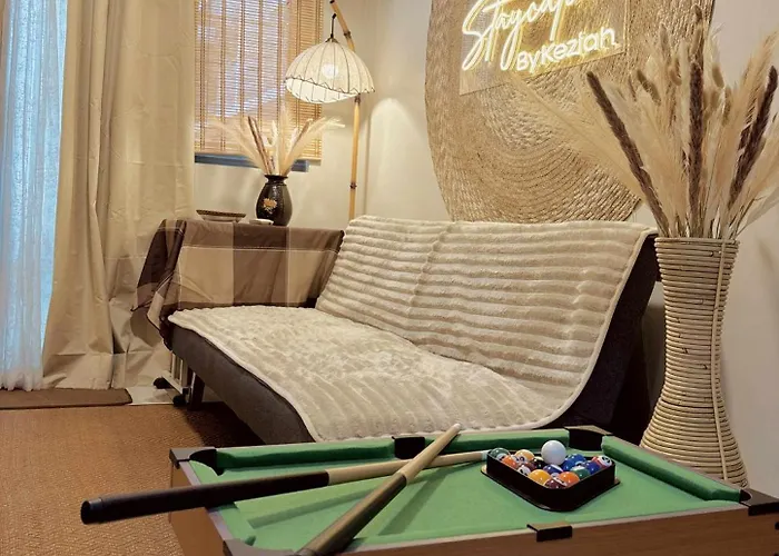 Апартаменты Stylish Boho 1br Near Moa With Pool View 4pax