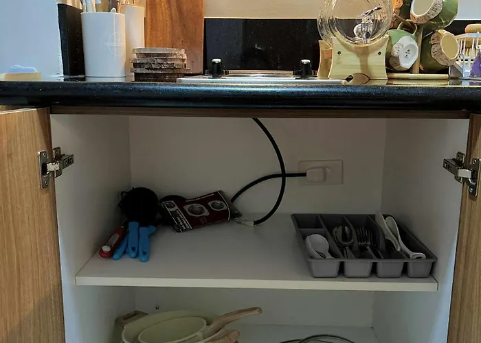 Stylish Boho 1br Near Moa With Pool View 4pax Апартаменты *